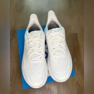 NIB Hoka Cliffton 9 Women’s Size 9.5B white